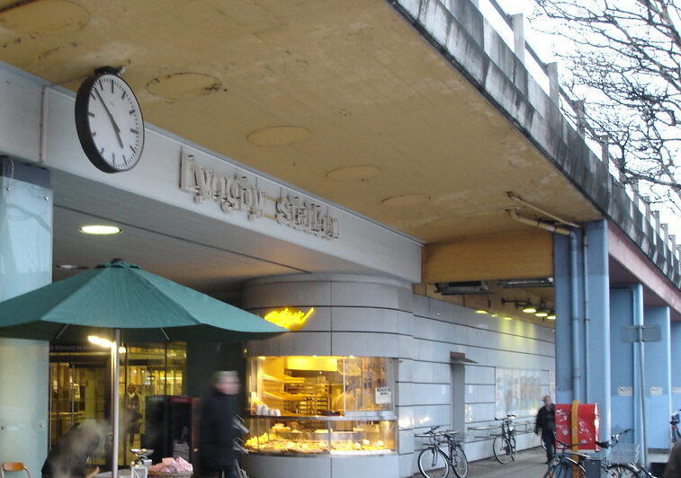 Låsesmed Lyngby kører hver dag her.