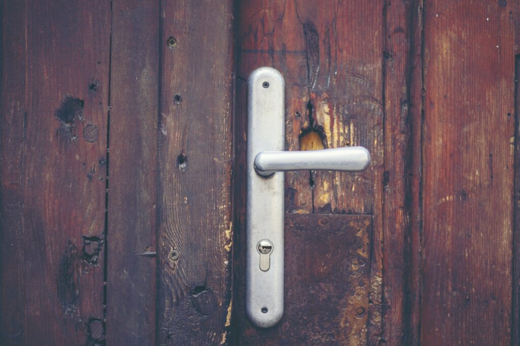 Ælte høflighed smart Ny lås i gammel dør inkl. montering + ny lås i ny hoveddør